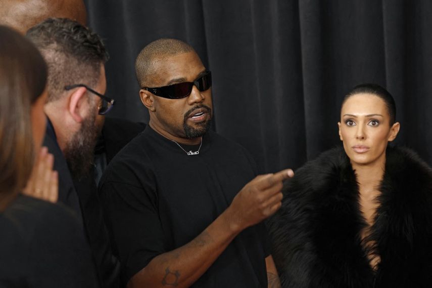 Kanye West y Bianca Censori asisten a la 67.ª edición de los premios GRAMMY el 2 de febrero de 2025 en Los Ángeles, California.&nbsp;