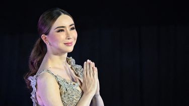 Jakapong Anne Jakrajutatip, directora ejecutiva de JKN Global Group, llega al escenario durante el Miss Universe Extravaganza, tras la adquisición de la franquicia Miss Universe por parte de JKN, en Bangkok, el 7 de noviembre de 2022.&nbsp;