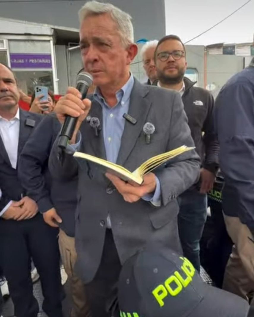 El expresidente Álvaro Uribe Vélez encabezó un acto en el parque El Golfito de Bogotá, donde ocurrió el atentado en junio de 2025 contra el senador Miguel Uribe Turbay