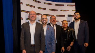 El comisionado Michael Rivera; George Fernández CEO & Fundador de Latino Connection y Color & Culture; el Alcalde de la Ciudad de Reading Eddie Morán; Johanny Cepeda-Freytiz, del 12o Distrito Legislativo de la Cámara de Representantes de PA; y Manuel Guzman, del Distrito Legislativo 127 de la Cámara de Representantes de Pensilvania.