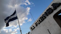 Vista parcial de la fachada del periódico La Prensa, en Managua, el 18 de enero de 2019. El Premio Mundial de Libertad de Prensa de la UNESCO fue otorgado el 3 de mayo de 2025 al periódico nicaragüense La Prensa, el histórico diario de este país centroamericano, cuya redacción se vio obligada a exiliarse por la feroz represión del régimen.&nbsp;