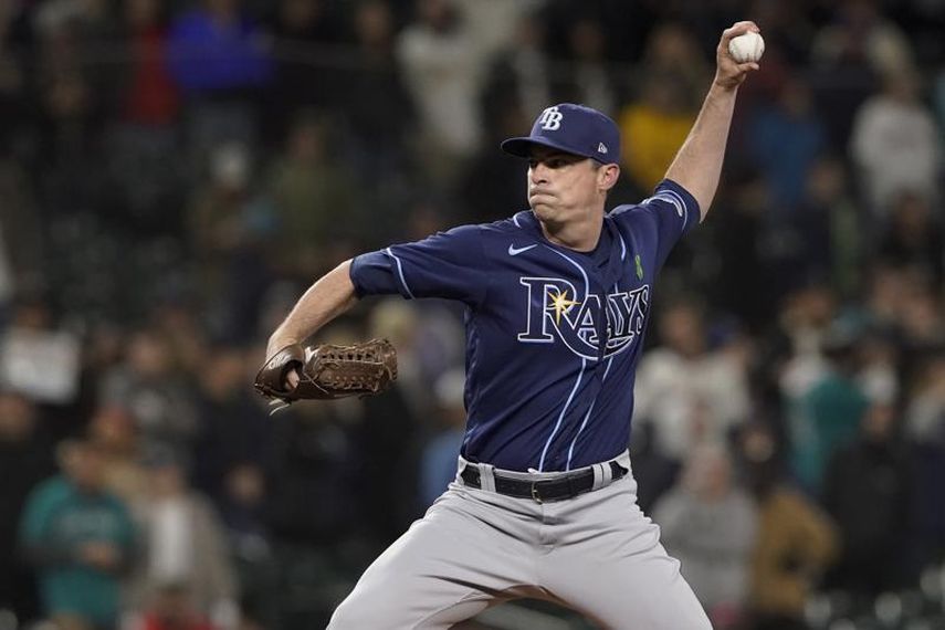 El lanzador relevista de los Rays de Tampa Bay, Brooks Raley durante un juego de MLB