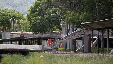 El techo de una pasarela de la Universidad Central de Venezuela (UCV) se derrumbó en Caracas, Venezuela, el miércoles 7 de julio de 2021.