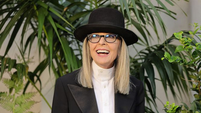 Diane Keaton asiste al desfile SS23 de Ralph Lauren en la Biblioteca Huntington, Colecciones de Arte y Jardines Botánicos el 13 de octubre de 2022 en San Marino, California.