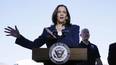 La vicepresidenta Kamala Harris arriba a un centro de detención de migrantes en Texas en junio de 2021, el único viaje que ha realizado desde que fue designada para resolver el caos migratorio.