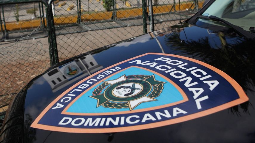Vista parcial de un auto de la Policía Nacional de República Dominicana.