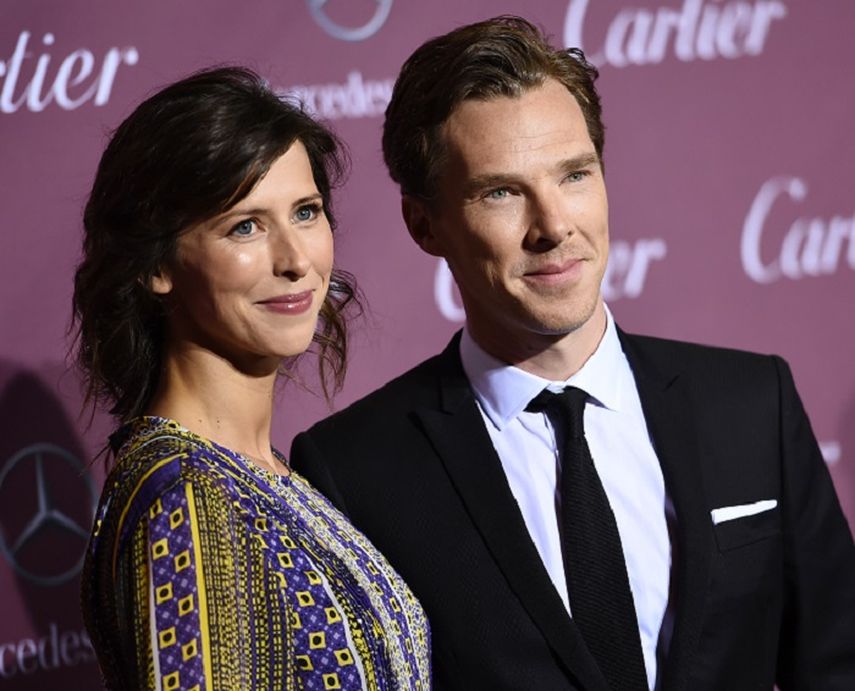 Benedict Cumberbatch y su prometida Sophie Hunter posan durante el Festival Internacional de Cine en Palm Springs, California, 2015. (AP). 