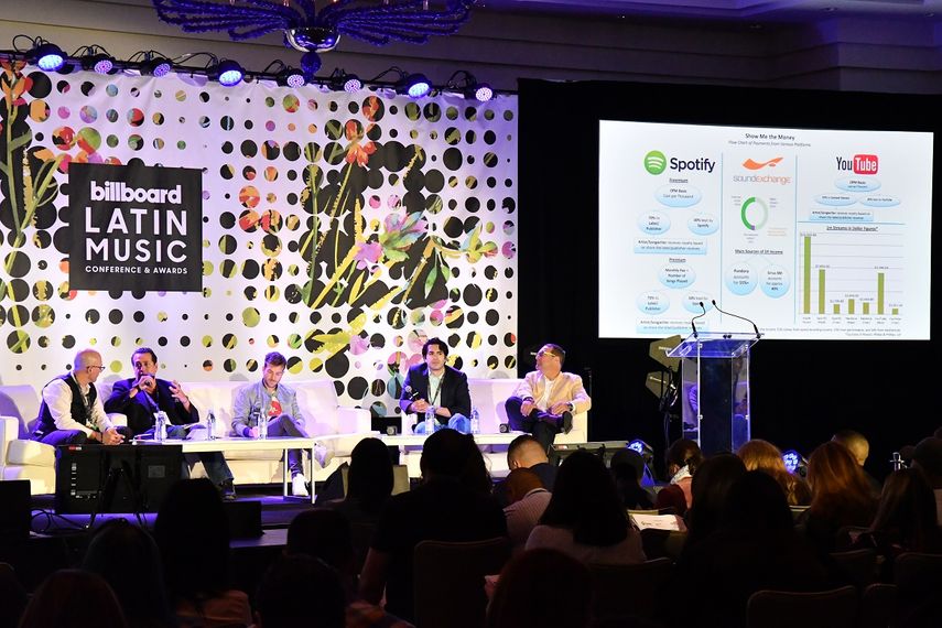Expertos y ejecutivos debaten sobre la industria de la música latina durante la Conferencia de los Latin Billboard, en Miami Beach. 