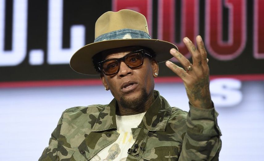 En este miércoles 13 de febrero de 2019, foto de archivo, D.L. Hughley habla durante el panel Sin censura de TV One y The DL Hughley Show durante la gira de prensa de la Winter Television Critics Association en Pasadena, California. Hughley anunció que dio positivo por COVID-19. 
