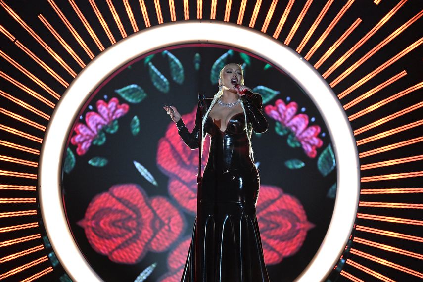 Christina Aguilera interpreta su respuesta al clásico El rey, de José Alfredo Jiménez, con su potente ranchera La reina en la ceremonia de los Latin Billboard 2022 desde el Watsco Center de Miami. Aguilera y Bad Bunny serán galardonados por los&nbsp; Premios GLAAD 2023.