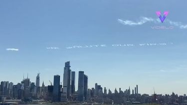 Saludamos a nuestros primeros respondedores. Ese fue el mensaje que se pudo leer en el cielo de la ciudad de Nueva York. &nbsp;