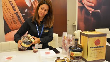 Katherine, del ron E. León Jimenes, sirve una muestra.