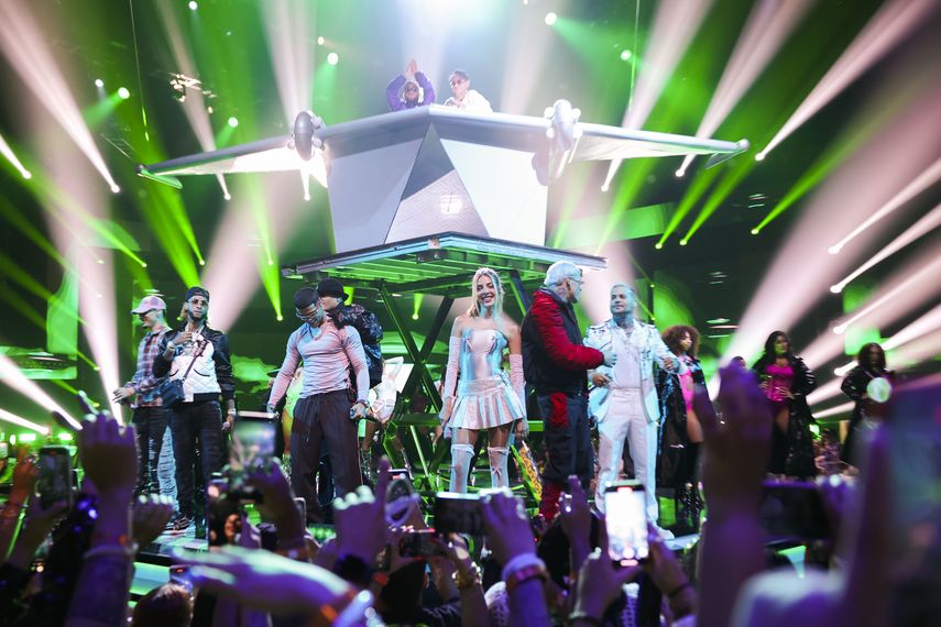 Gaby Music & Chris Jedi, Yovngchimi, Darell, Omar Courtz, Corina Smith, Izaak, Luar La L & Lunay presentan el performance Nueva generación de urbanos en la edición 21 de Premios Juventud desde el Coliseo de Puerto Rico José Miguel Agrelot, el 25 de julio de 2024.