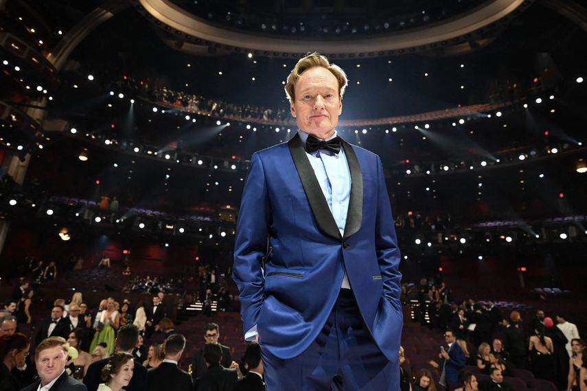 Esta imagen cortesía de la Academia de Artes y Ciencias Cinematográficas muestra al comediante y presentador estadounidense Conan OBrien posando para una foto al final de la 97.ª edición de los Premios Óscar en el Dolby Theatre de Hollywood, California, el 2 de marzo de 2025.&nbsp;