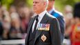 Andrés, exduque de York, sigue el ataúd de la reina Isabel II, adornado con un estandarte real y la corona del estado imperial y tirado por un carruaje de artillería a caballo real de la tropa del rey, durante una procesión desde el Palacio de Buckingham hasta el Palacio de Westminster, en Londres el 14 de septiembre de 2022. Andrés, exduque de York, sigue el ataúd de la reina Isabel II, adornado con un estandarte real y la corona del estado imperial y tirado por un carruaje de artillería a caballo real de la tropa del rey, durante una procesión desde el Palacio de Buckingham hasta el Palacio de Westminster, en Londres el 14 de septiembre de 2022.