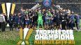 Los jugadores del PSG celebran con el trofeo tras ganar el Trofeo de Campeones de Francia (Trophee des Champions) entre el Paris Saint-Germain (PSG) y el Olympique de Marseille (OM) en el Estadio Internacional Jaber Al-Ahmad en la ciudad de Kuwait el 8 de enero de 2026.&nbsp;