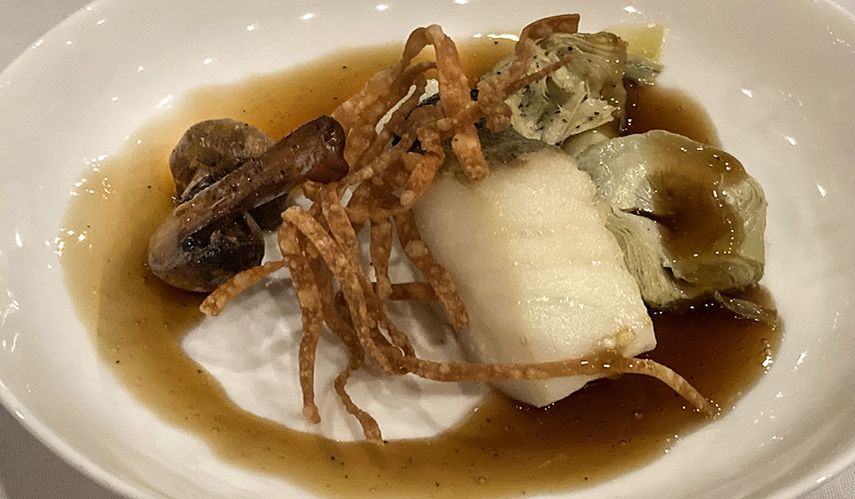 Estofado de bacalao con setas y alcachofas