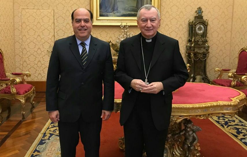 El opositor venezolano Julio Borges y el secretario de Estado de El Vaticano, Pietro Parolin.