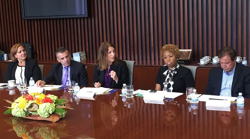 La secretaria de Salud y Servicios Humanos, Sylvia Mathews Burwell durante una reunión con líderes de la industria de salud de Miami en Miami-Dade College (ALBERTO MONTALTI)