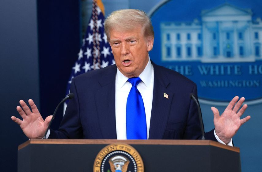 El presidente de Estados Unidos Donald J. Trump en conferencia de prensa en la Casa Blanca tras la decisión de la Corte Suprema sobre los jueces que se empeñan en impedir la gestión del actual gobierno.