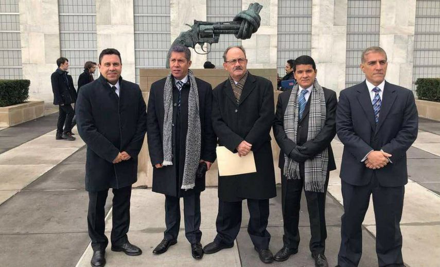 El candidato opositor Henri Falcón junto a representantes de partidos que lo apoyan (MÁS, Copei, Avanzada) y el embajador de Venezuela ante la ONU , Samuel Moncada.