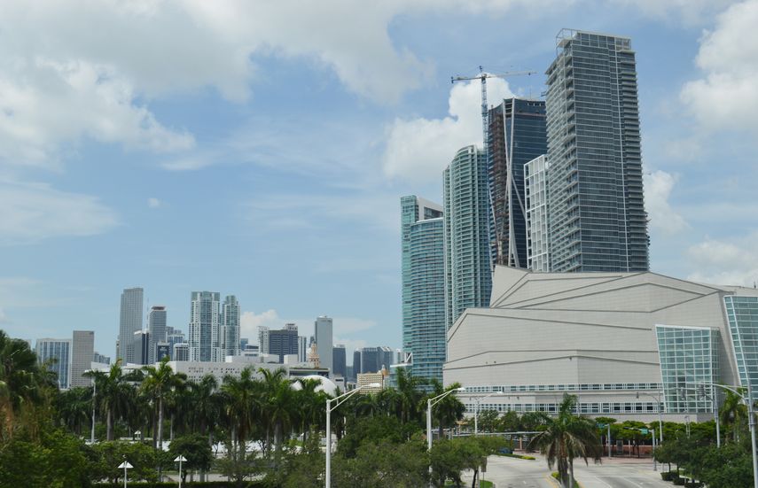 El Arsht Center, en Miami, que aparece en la esquina derecha inferior de esta imagen, acoge el debate del Partido Demócrata el miércoles 26 y el jueves 27 de junio.