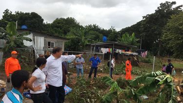 El presidente de Panamá, Juan Carlos Varela, chequea las zonas afectadas.&nbsp;