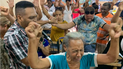 Cubanos en la iglesia del pastor Alain Toledano, víctima de la persecución religiosa.