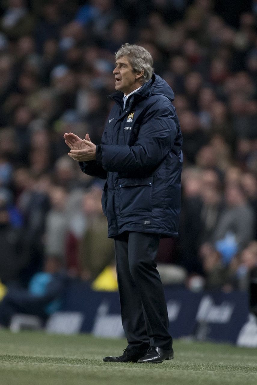 Pellegrini, técnico del Manchester City, asegura el título va a estar muy reñido, con cinco o seis equipos muy juntos, peleando por la cima. (AP)
