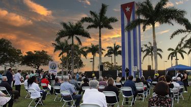 Decenas de residentes de Miami se unieron a la ceremonia de conmemoración de los 25 años del ataque a Hermanos al Rescate.