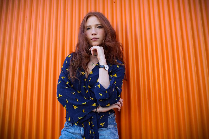 En 2012, estudió inglés y Producción Musical en Londres; en 2014 se mudó a Boston y realizó un curso de verano en el Berklee College of Music, donde trabajó con músicos venezolanos e internacionales.