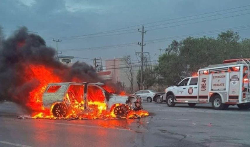 La camioneta del representante de la fiscalía federal de México fue hallada incendiada en el Bulevar Hidalgo, en Reynosa, el 4 de agosto