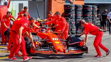 Charles Leclerc se llevó la tercera pole de su joven carrera,