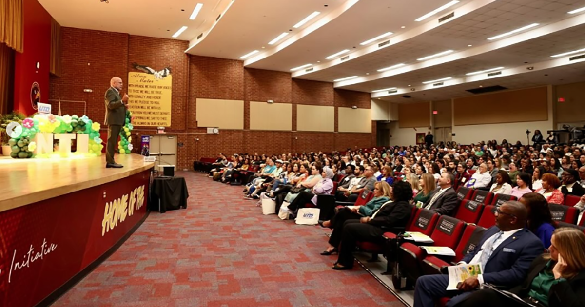 Miami-Dade inyecta energía a sus aulas con 300 nuevos maestros para el ciclo 2025-2026