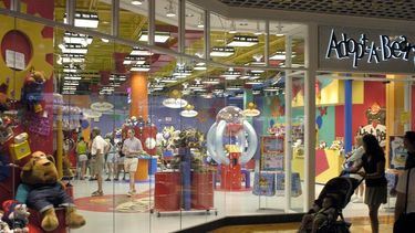 La mayoría de las tiendas y centros comerciales estarán abiertos con opciones de descuentos que podrá aprovechar en familia.