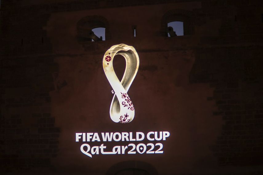 El logotipo del Mundial de 2022 en Qatar se proyecta en la Kasbah de Oudayas, lugar emblemático de Rabat, Marruecos, el martes 3 de septiembre de 2019&nbsp;