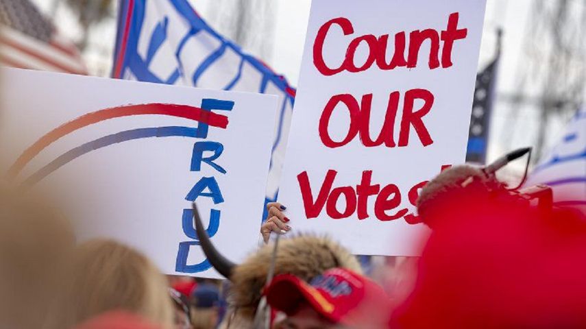 El equipo de campaña del presidente Donald Trump mantiene acciones legales para tratar de revertir el resultado de los comicios bajo alegaciones de fraude.