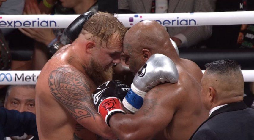 La pelea entre Mike Tyson y Jake Paul terminó con un abrazo entre ambos peleadores en el ring del AT&T Arena de Texas