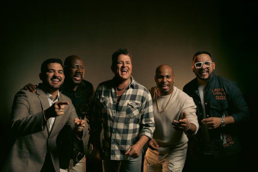Carlos Vives y el Grupo Niche unen sus voces en nueva versión de La tierra del olvido.