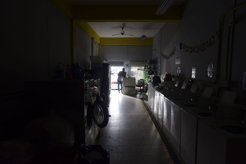 Un servicio de lavander&iacute;a en San Juan, Puerto Rico, poco antes del cierre ordenado por las autoridades para combatir el coronavirus, 20 de marzo del 2020.