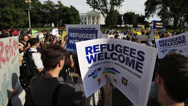 Fotograf&iacute;a de archivo del 20 de junio de 2017 de refugiados y activistas comunitarios frente a la Casa Blanca en Washington.&nbsp;