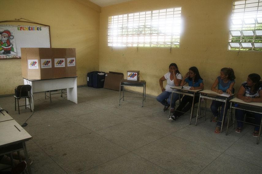 La imagen de centros casi vacíos se repetía a lo largo del país. En Maracaibo, estado Zulia, la participación fue muy baja.