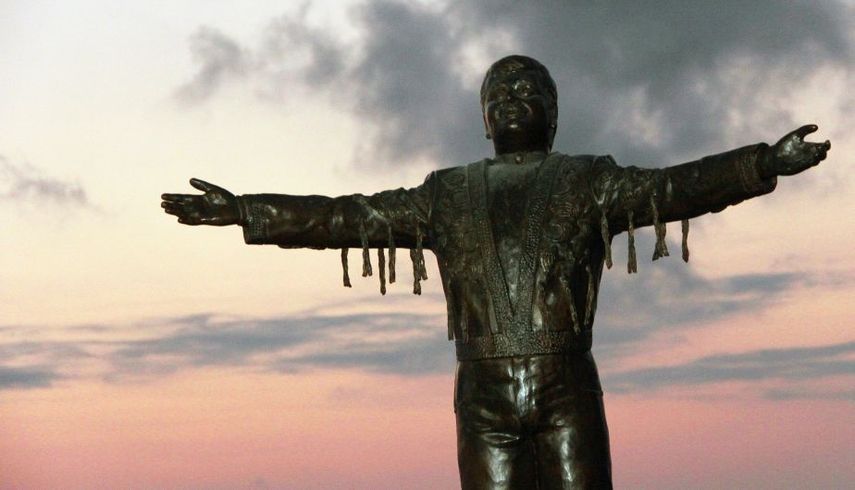 La estatua de Juan Gabriel que yergue en el balneario de Acapulco, en México.&nbsp;