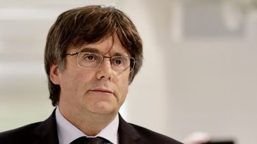 En esta imagen de archivo, tomada el 14 de octubre de 2019, el expresidente de Catalu&ntilde;a, Carles Puigdemont, a su llegada a una conferencia de prensa en Bruselas.