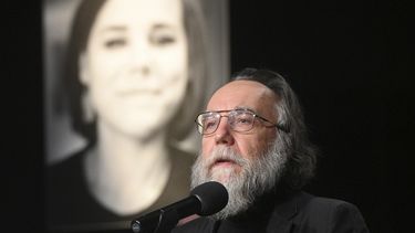 El ultranacionalista ruso Alexander Dugin habla en las exequias de su hija Daria Dugina en Moscúi el 23 de agosto del 2022.&nbsp;