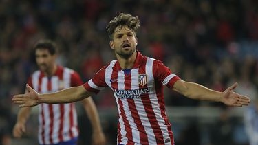 Diego festeja su gol en la victoria 4-0 de Atlético de Madridi sobre Real Sociedad el 2 de febrero del 2014 en Madrid. (AP Photo/Andrés Kudacki)