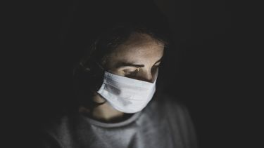 Uso de mascarilla, primer consejo para combatir el contagio de coronavirus.