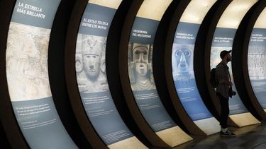 El códice maya de México, el manuscrito legible más antiguo del continente americano, muestra mediante dibujos las adivinaciones que hacían los mayas luego de observar las estrellas.