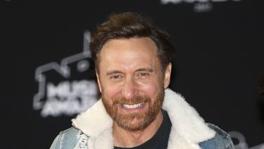 En esta fotograf&iacute;a de archivo del cuatro de noviembre de 2017 el DJ y productor de m&uacute;sica electr&oacute;nica David Guetta llega la ceremonia de los premios NRJ Music en Cannes, Francia.&nbsp;