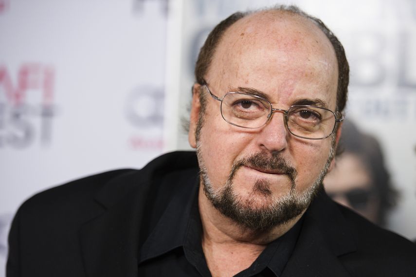 En esta fotografía del 10 de noviembre de 2014, James Toback llega al AFI Fest 2014 The Gambler&nbsp;en Los Angeles. Treinta y ocho mujeres acusaron a Toback de abuso sexual en Nueva York el 5 de diciembre de 2022.&nbsp;